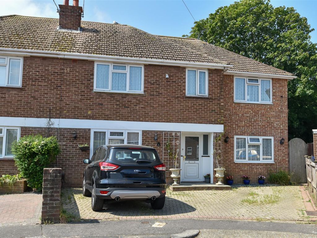 4 bed property for sale in Halsbury Close, Broadwater, Worthing BN11