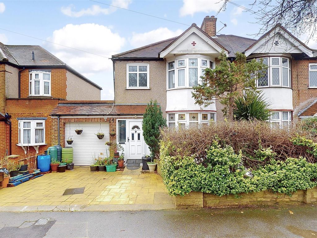 3 bed semidetached house for sale in Northumberland Avenue, Isleworth