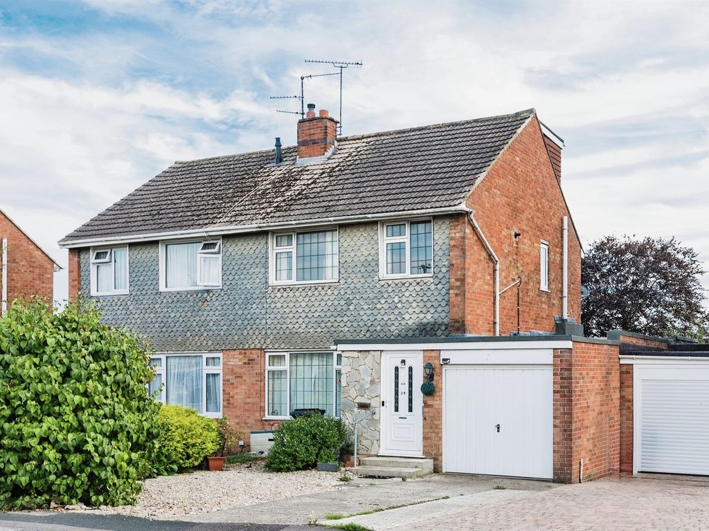 4 bed semidetached house for sale in Weedon Road, Swindon SN3, £