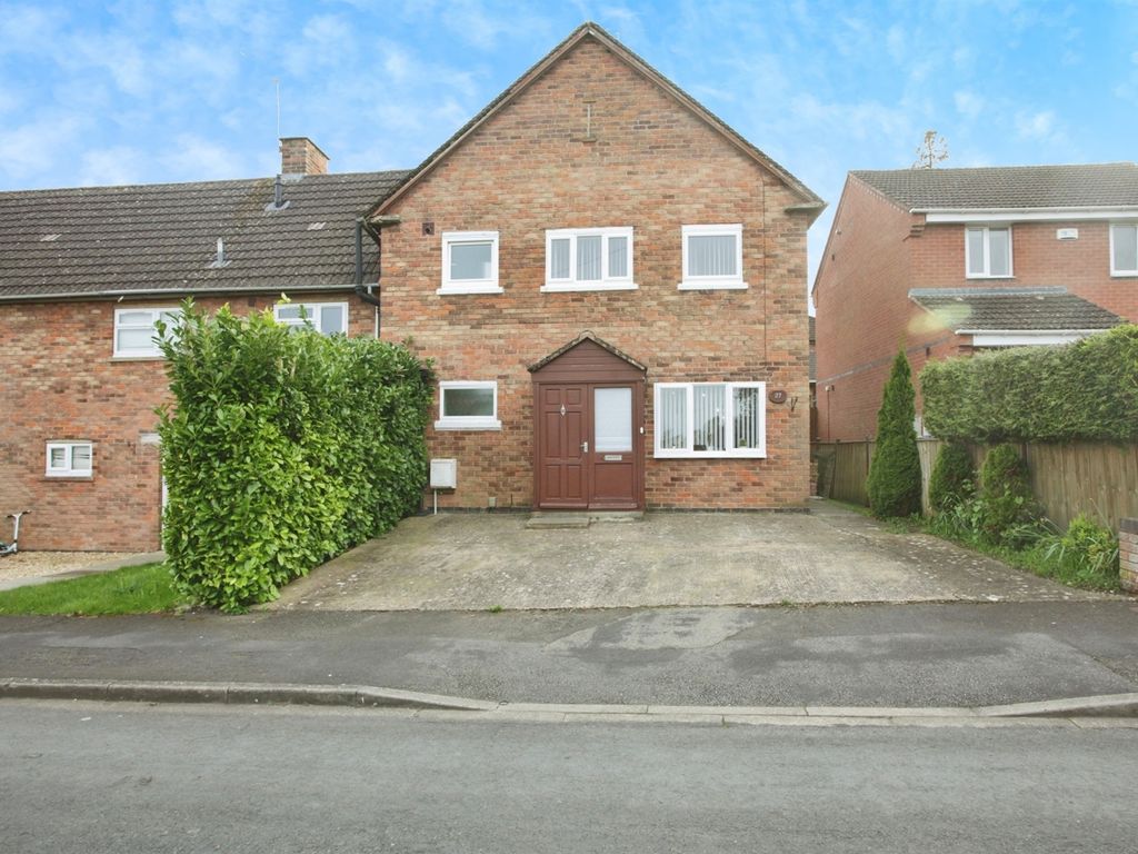 3 bed semidetached house for sale in Selborne Road, Rugby CV22, £