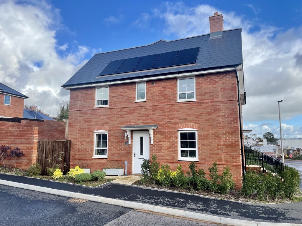 3 bed semidetached house for sale in Finch Close, Alphington EX2, £