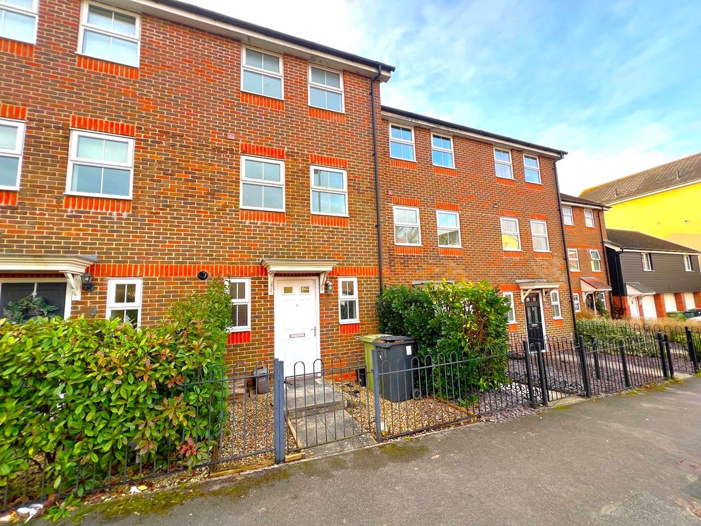 3 bed town house to rent in White's Way, Hedge End, Southampton SO30, £