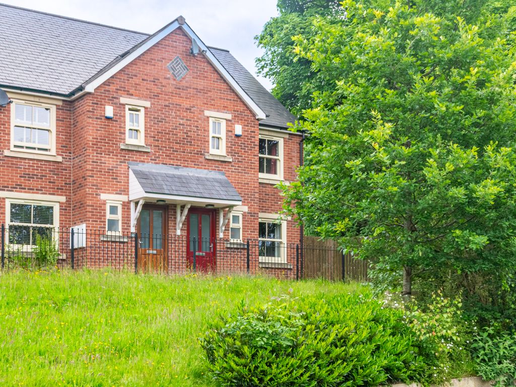 3 bed semidetached house for sale in Oak Park Close, Leeds LS16, £