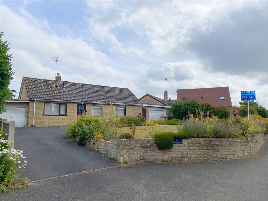 3 bed detached bungalow for sale in Beckford Road, Alderton, Tewkesbury