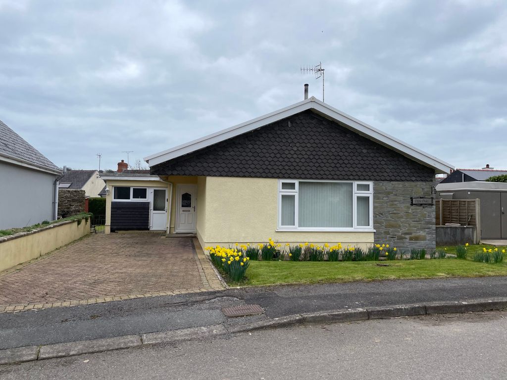 4 bed detached bungalow for sale in Flemish Close, St. Florence, Tenby