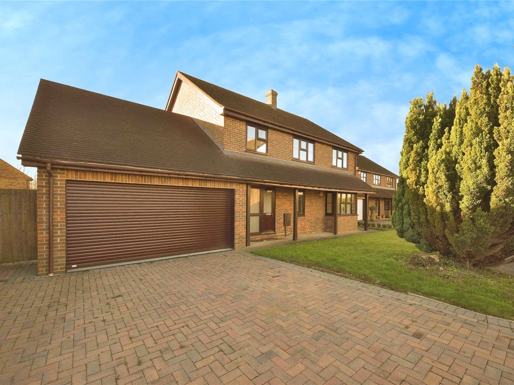 4 bed detached house for sale in Cornflower Close, Weavering, Maidstone