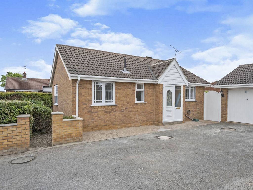 2 bed semidetached bungalow for sale in Tranmoor Lane, Armthorpe
