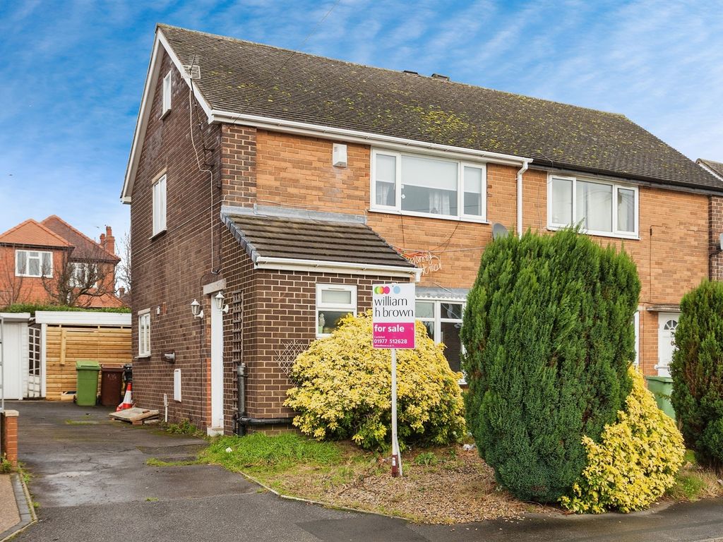 3 bed semidetached house for sale in Langdale Road, Woodlesford, Leeds