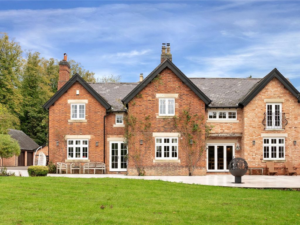 5 bed detached house for sale in Dunstall Road, Rangemore, BurtonOn