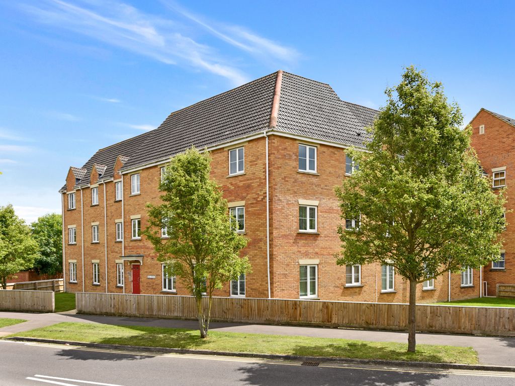 2 bed flat to rent in Mill House, Sandalwood Road, Westbury, Wiltshire