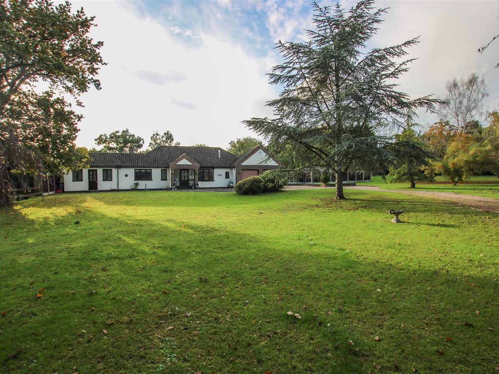 2 bed detached bungalow for sale in Little Warley Hall Lane, Little