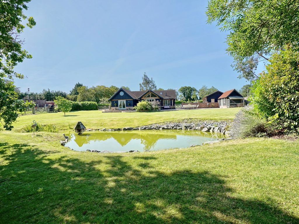 3 bed barn conversion for sale in Fen Road, Pidley, Huntingdon PE28, £