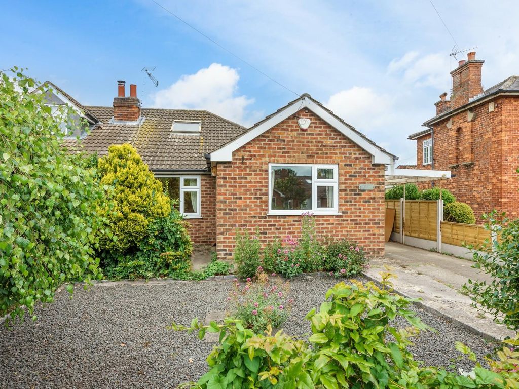 3 bed semidetached bungalow for sale in Main Street, Knapton, York