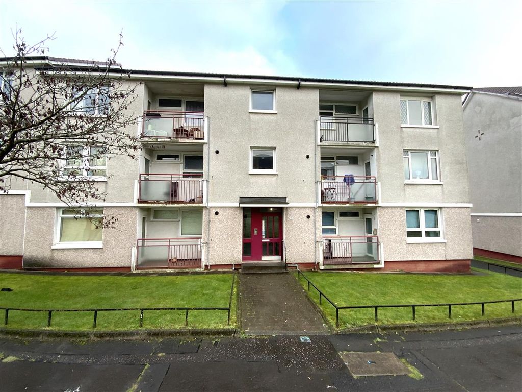 3 bed flat to rent in Hopeman Path, Thornliebank, Glasgow G46, £950 pcm