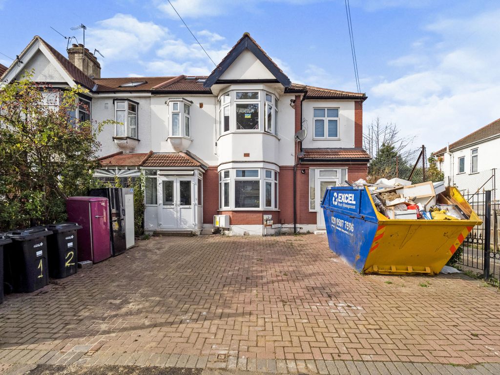 2 bed flat for sale in St. Barnabas Road, Woodford Green IG8 Zoopla