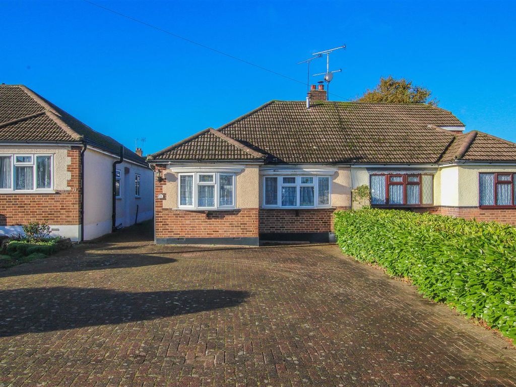 2 bed semidetached bungalow for sale in Pilgrims Close, Pilgrims Hatch