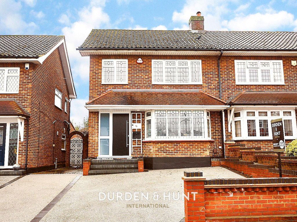 3 bed semidetached house for sale in Upminster Road, Hornchurch RM12