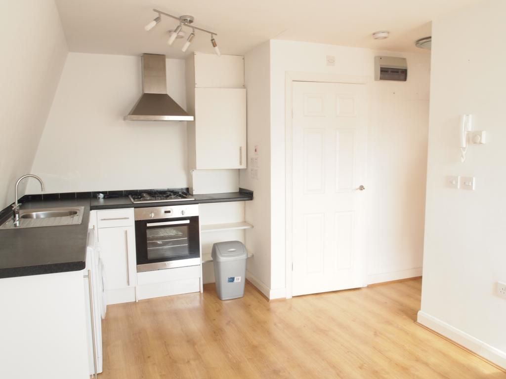 1 bed flat to rent in Dollis Road, Mill Hill East, London NW7, £1,350