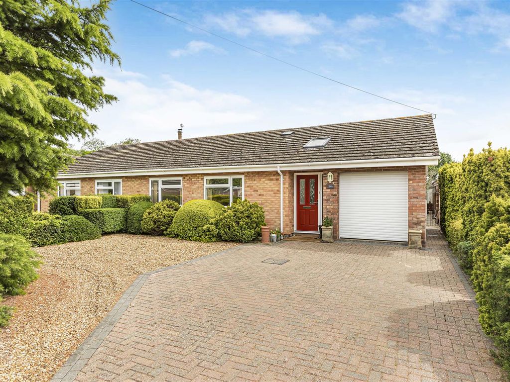 4 bed semidetached bungalow for sale in Matthew Parker Close