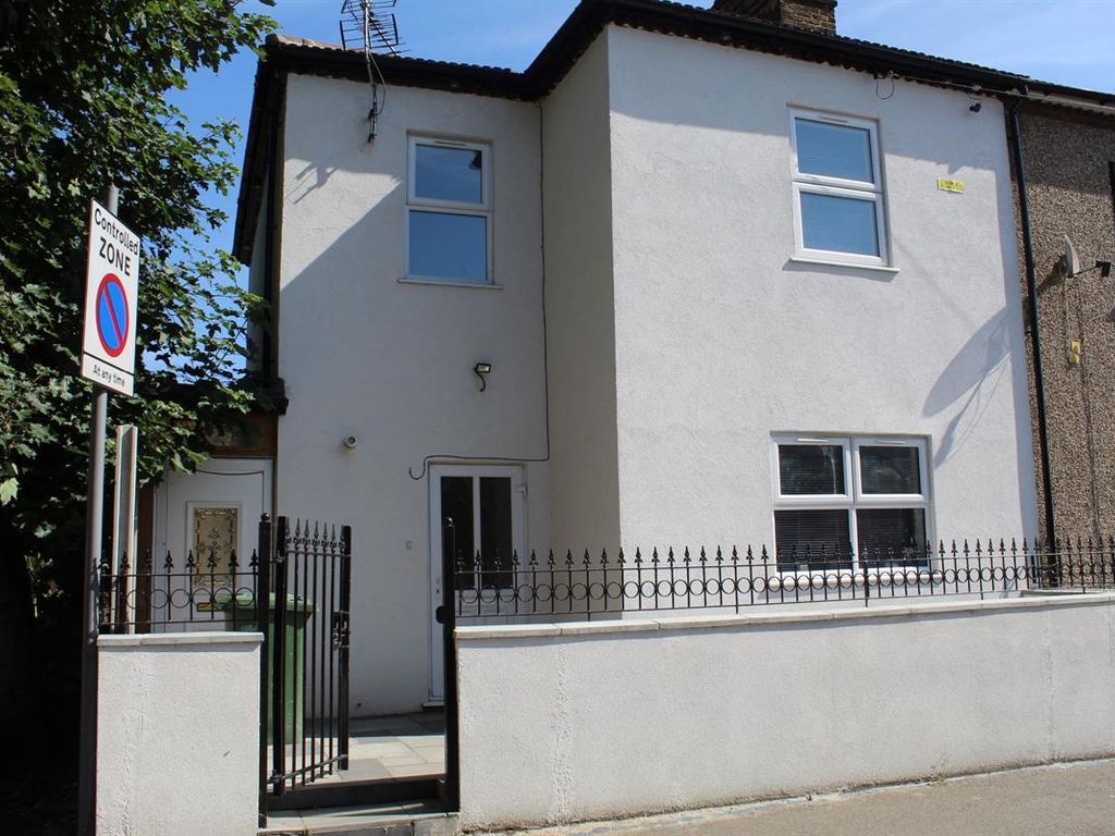 Room to rent in Grove Road, Grays RM17 Zoopla