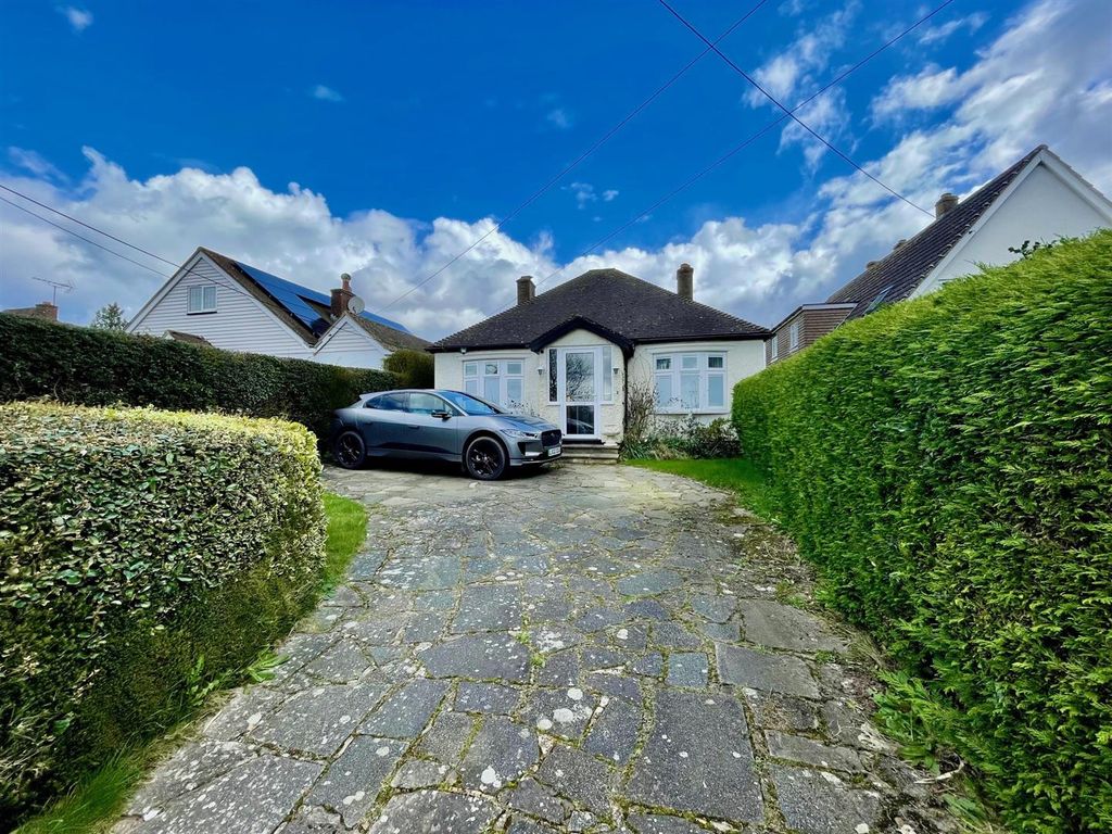 2 bed detached bungalow for sale in Platt House Lane, Wrotham