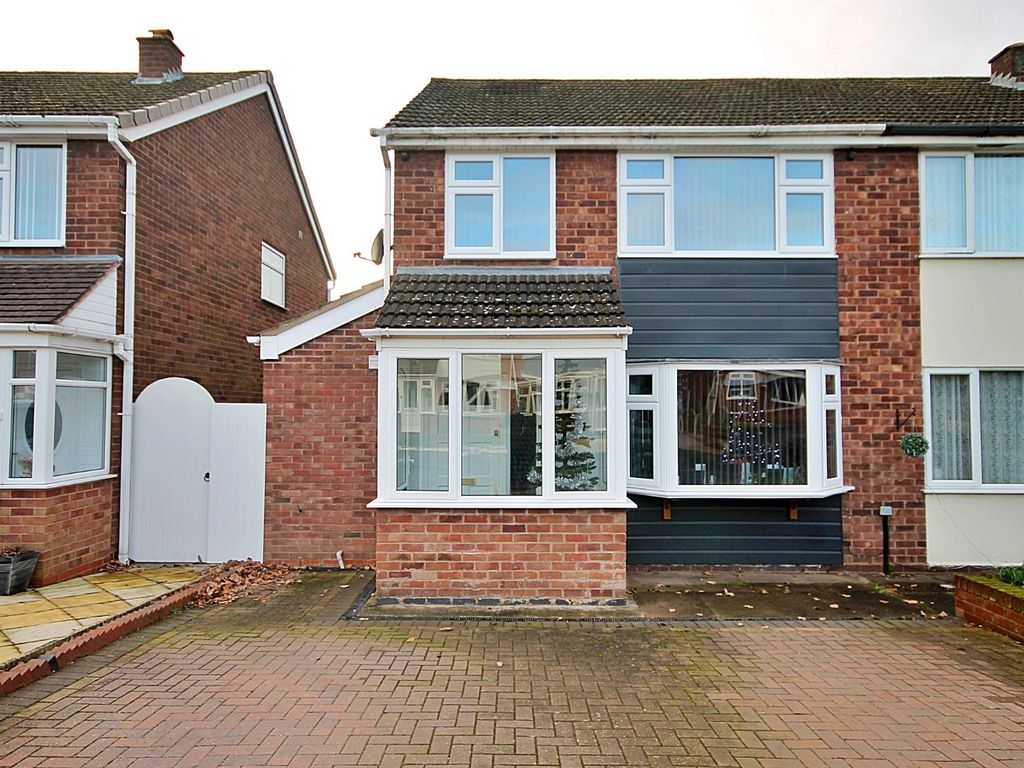 3 bed semidetached house for sale in Castle View, Tamworth B77, £