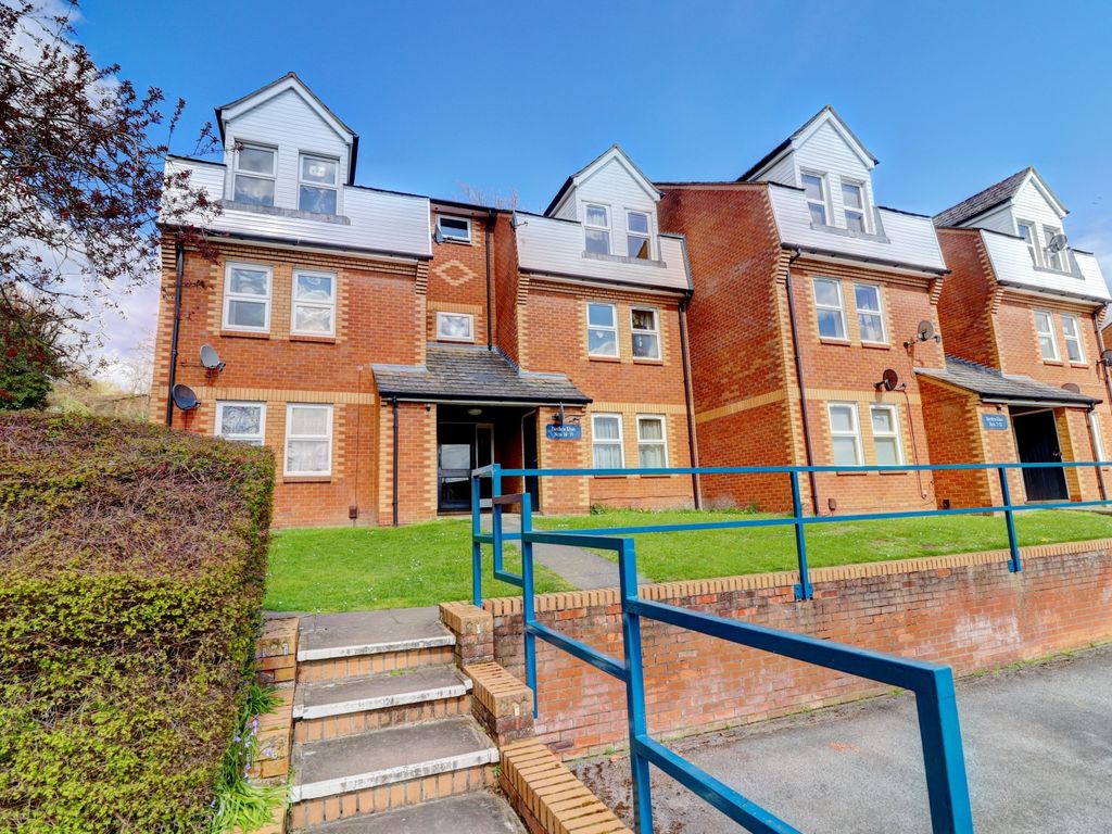 2 bed flat for sale in Birches Rise, West Road, High