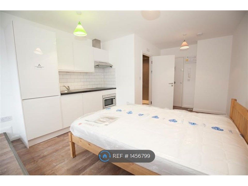 Studio to rent in Madison Heights, Hounslow TW3 Zoopla