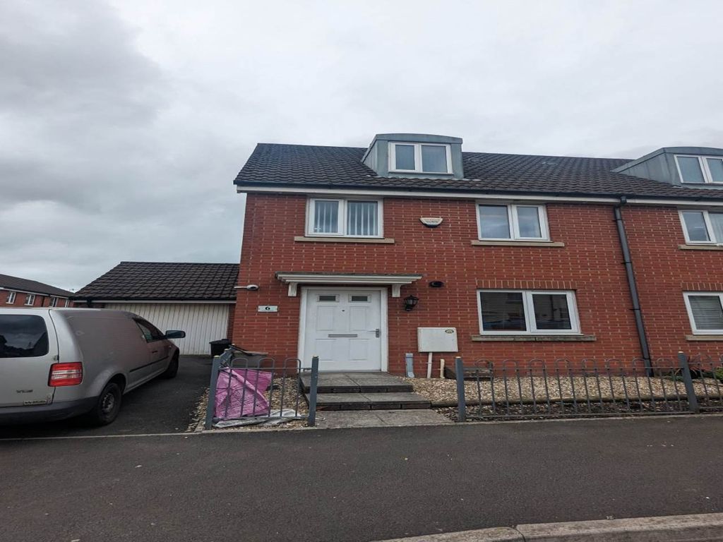 3 bed property to rent in Gelli Grafog, Port Tenant, Swansea SA1, £