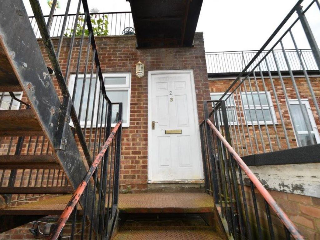 2 bed flat to rent in Victoria Road, Aldershot GU11 Zoopla