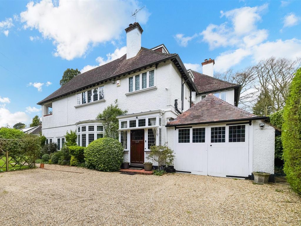 6 bed detached house for sale in Heath Drive, Walton On The Hill