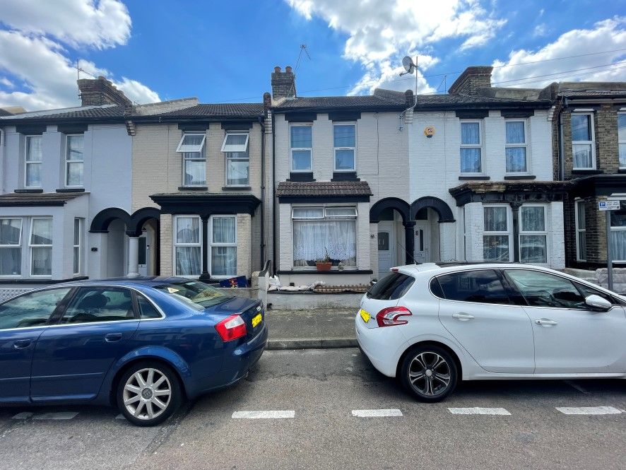 Terraced house for sale in 61 Windsor Road, Gillingham, Kent ME7 Zoopla