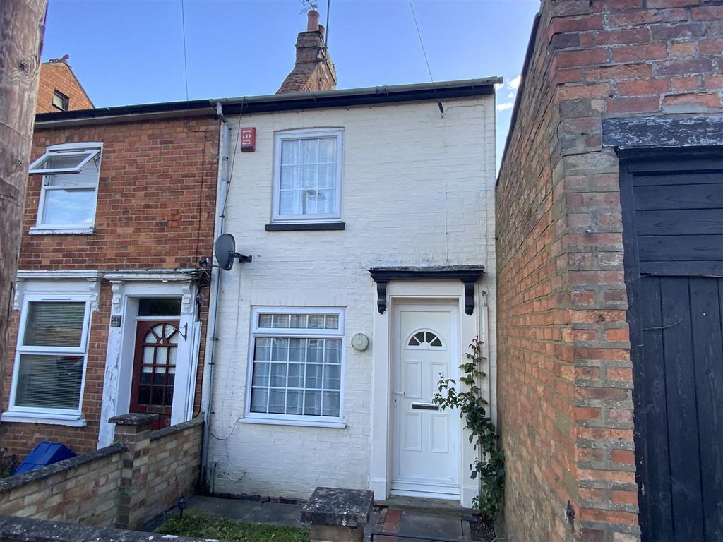 2 bed terraced house for sale in Thompson Street, New Bradwell, Milton