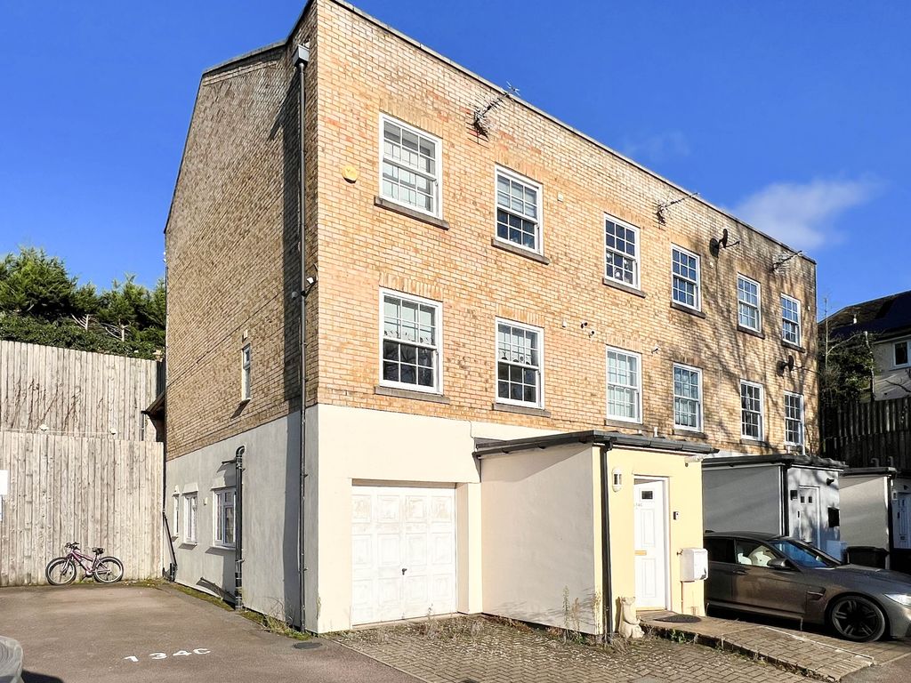 Room to rent in Hertingfordbury Road, Hertford SG14, £895 pcm Zoopla