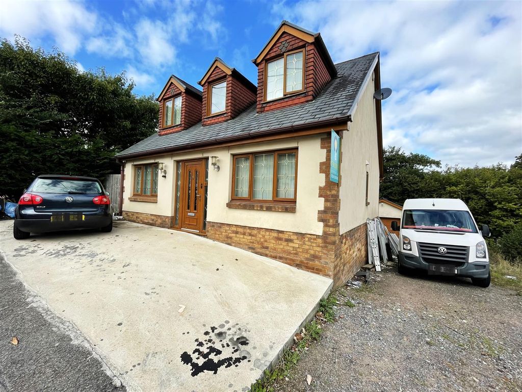 3 bed detached bungalow for sale in Bethania Road, Upper Tumble