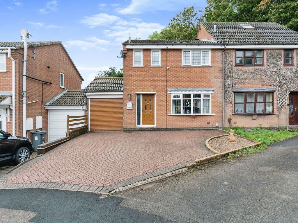 3 bed semidetached house for sale in Smiths Close, Woodgate