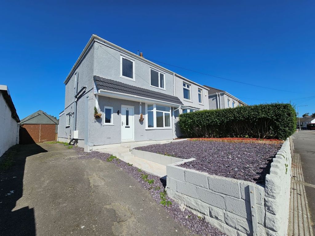 4 bed semidetached house for sale in 5 Mynydd Newydd Road, Penlan