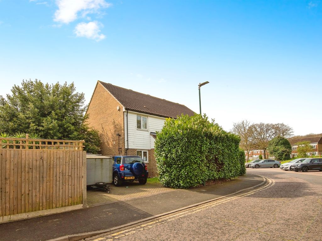 3 bed semidetached house for sale in Lodge Hill Lane, Chattenden