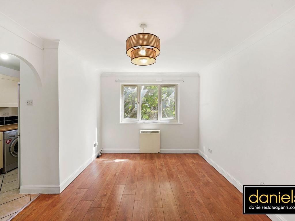 1 bed flat to rent in Albany Court, Trenmar Gardens, Kensal Green NW10