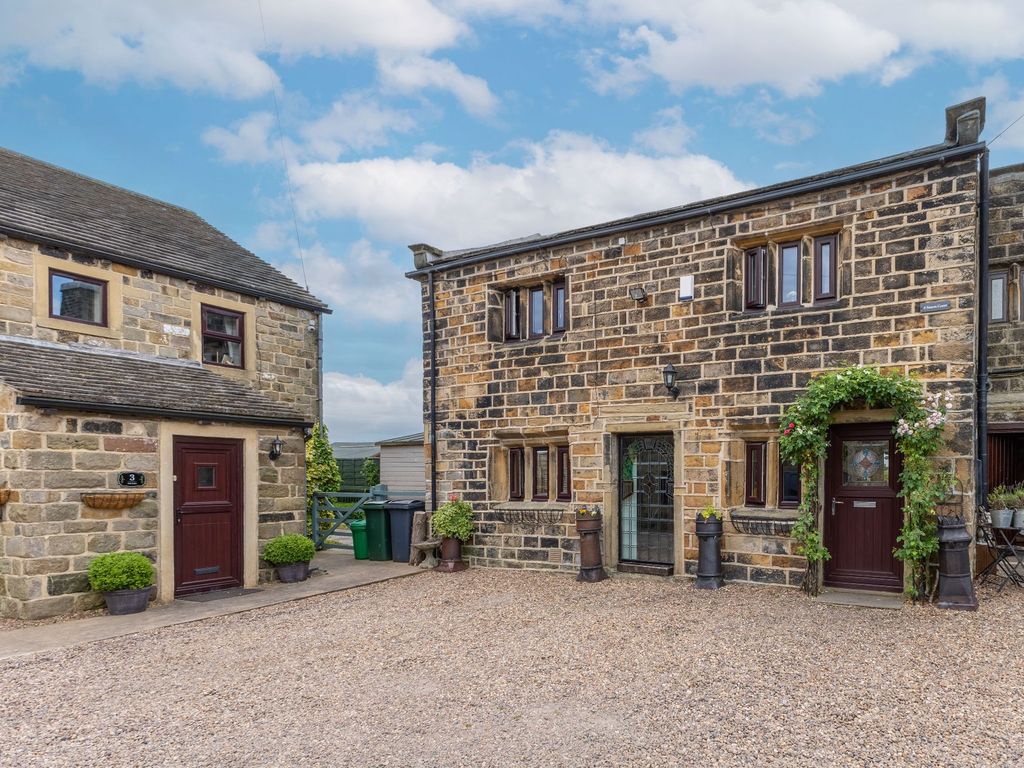 2 bed detached house for sale in Saxon Court, Wyke, Bradford BD12, £