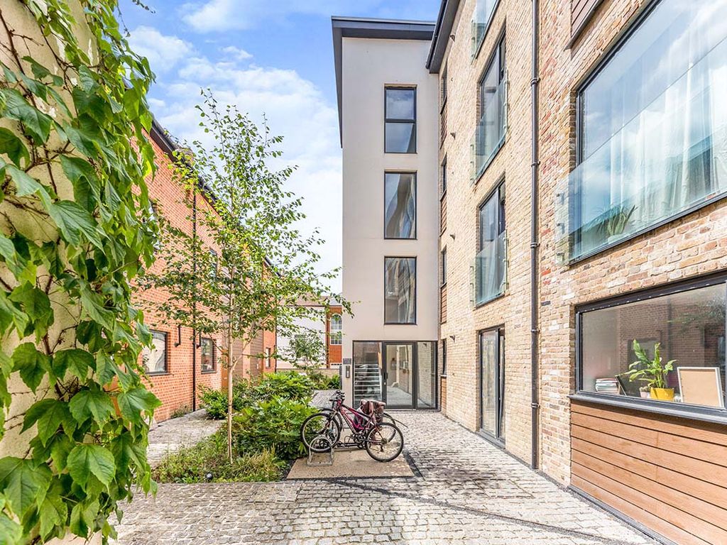 3 bed flat to rent in Stour Street, Canterbury, Kent CT1 Zoopla