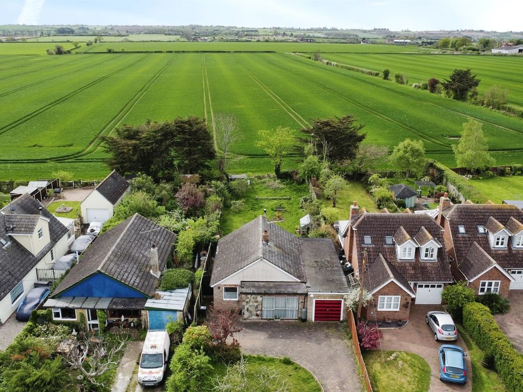 3 bed detached bungalow for sale in West Avenue, Mayland, Chelmsford