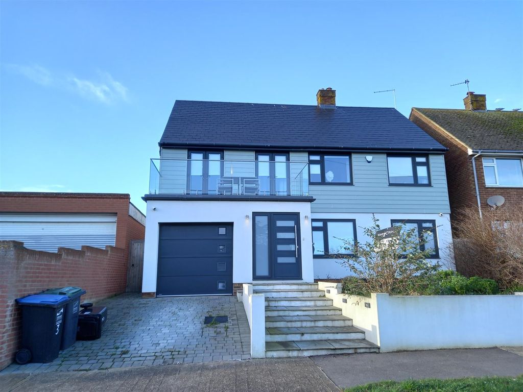 4 bed detached house to rent in Queens Avenue, Broadstairs CT10, £2,400