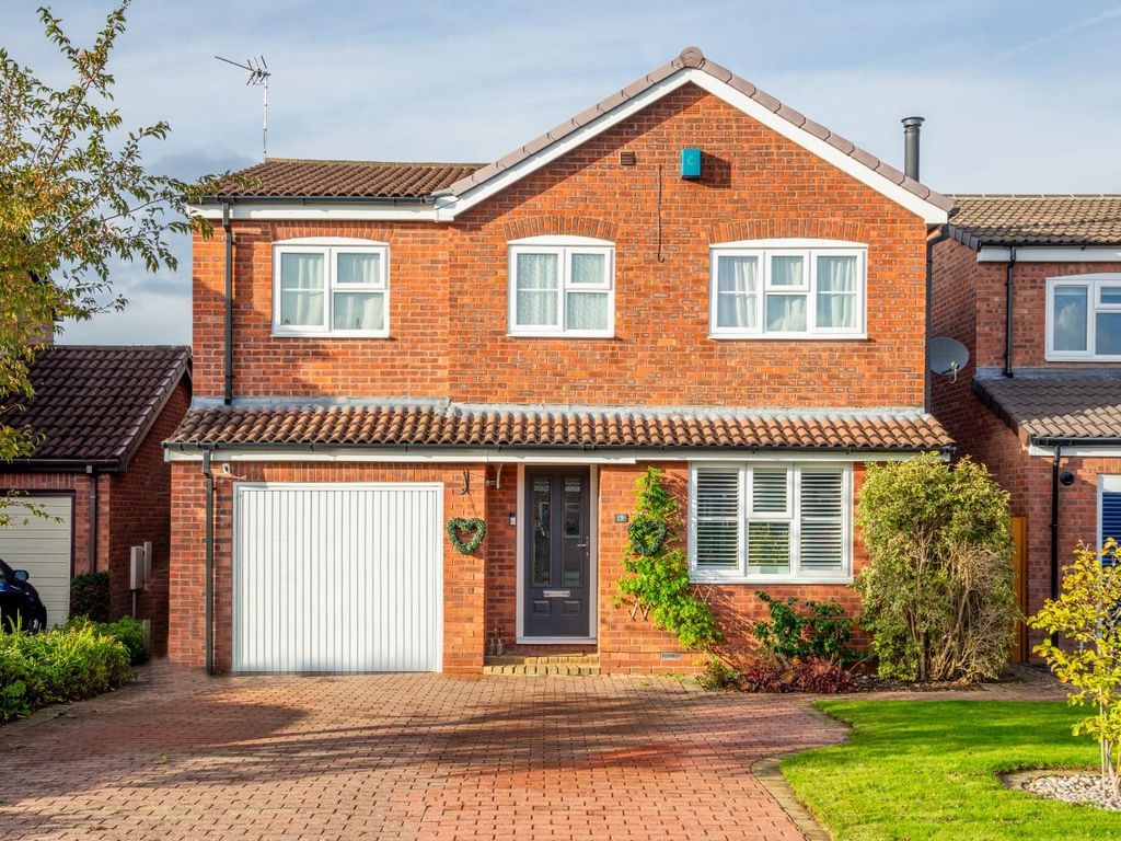 4 bed detached house for sale in Girvan Close, Woodthorpe, York YO24, £