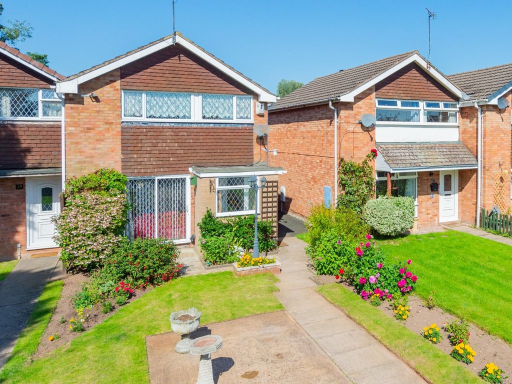3 bed semidetached house for sale in Warwick Close, Market Drayton