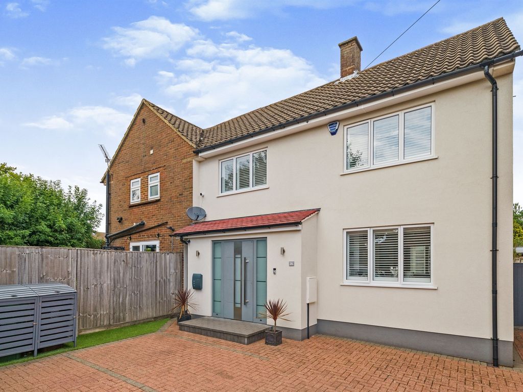 3 bed semidetached house for sale in Tippendell Lane, Chiswell Green