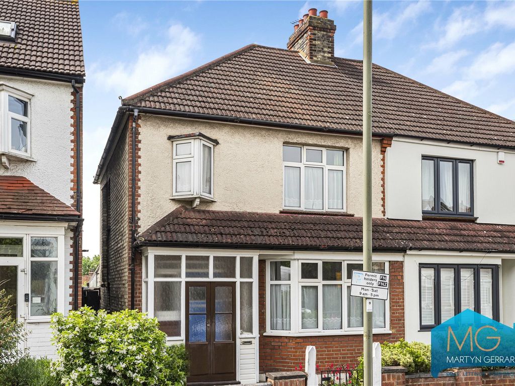 3 bed semidetached house for sale in Nether Street, North Finchley