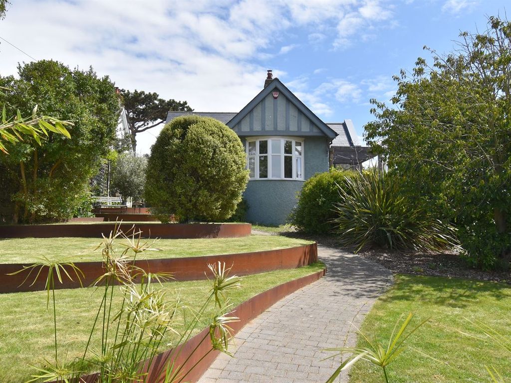 4 bed detached bungalow for sale in Castle Road, Whitstable CT5 Zoopla