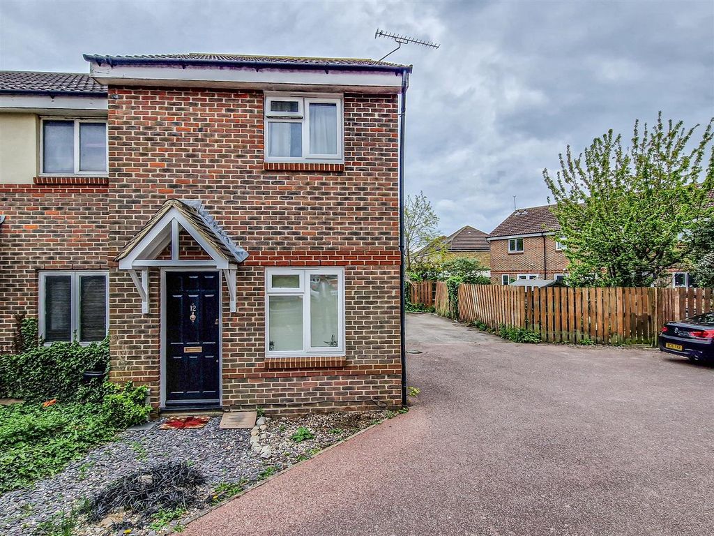 2 bed end terrace house for sale in Milbanke Close, Shoeburyness