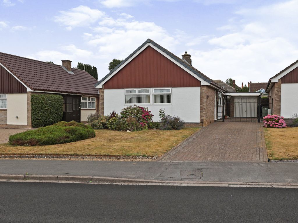 2 bed bungalow for sale in High Meadow, Grantham NG31 Zoopla